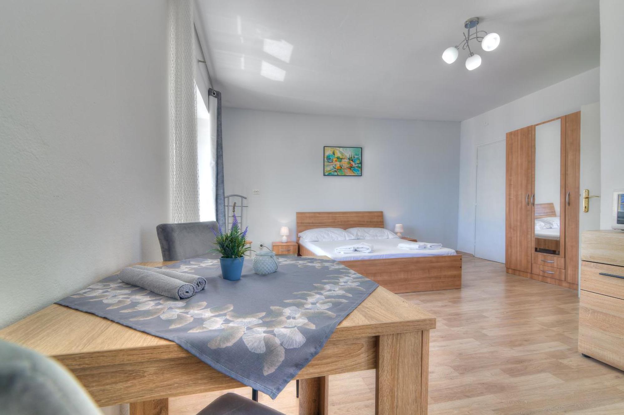 Apartmani Ana Senj  Eksteriør bilde